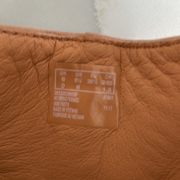 Clarks Originals Chelsea Boots - Picture 10 of 11